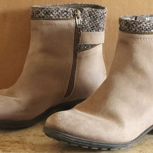White Mountain Brown Ankle Boots Women’s 8M side zip Distress Almond Round Toe